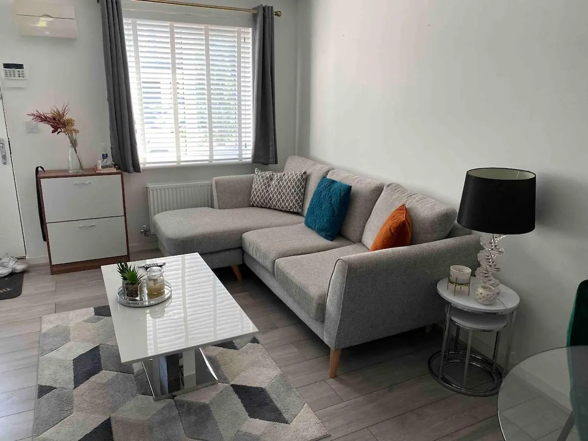 Modern 2-Bed House With Parking Near City & Uhw Hosp Cardiff