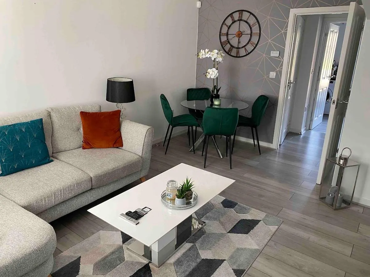 Modern 2-Bed House With Parking Near City & Uhw Hosp Cardiff